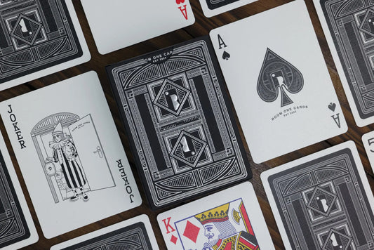 Jeu de cartes Roots (édition Noyer) par Room One