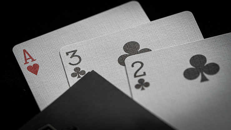 Michael Skinner's Ultimate 3 Card Monte (Blue) by Murphy's Magic