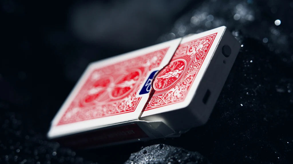Leviti Deck by Pitata